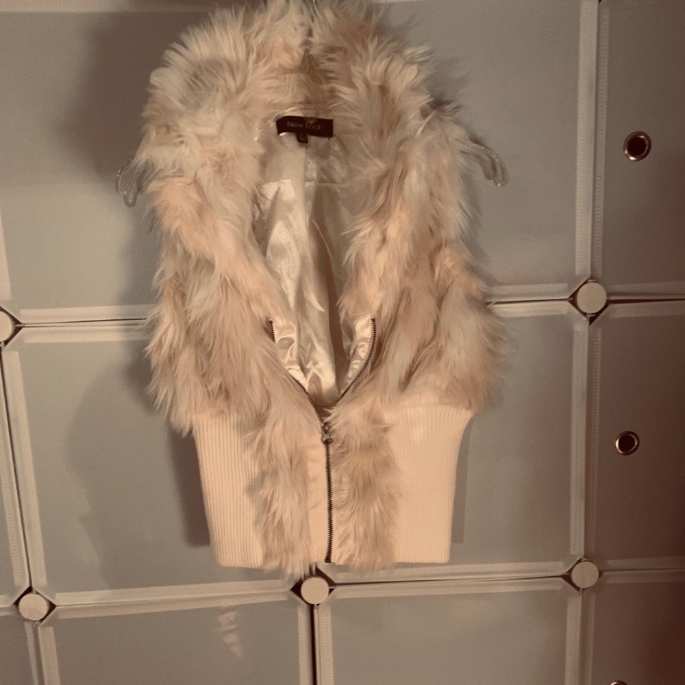 Trendy faux fur and knit women’s stylish vest